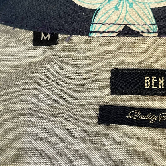 Benson Navy Blue Floral Short Sleeve Button Up Shirt NWOT Size Medium - Picture 5 of 7